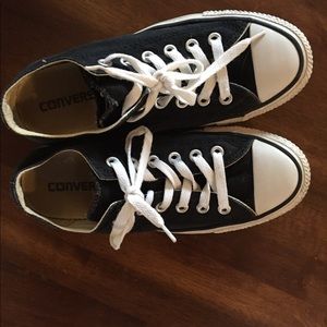 Black converse size 7. OBO